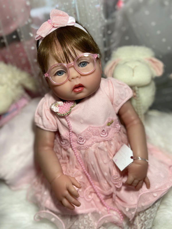 Bebê Reborn Maria Clara de Oculos Lançamento 2024+ Enxoval de brinde+ 6X sem juros+ Frete Grátis