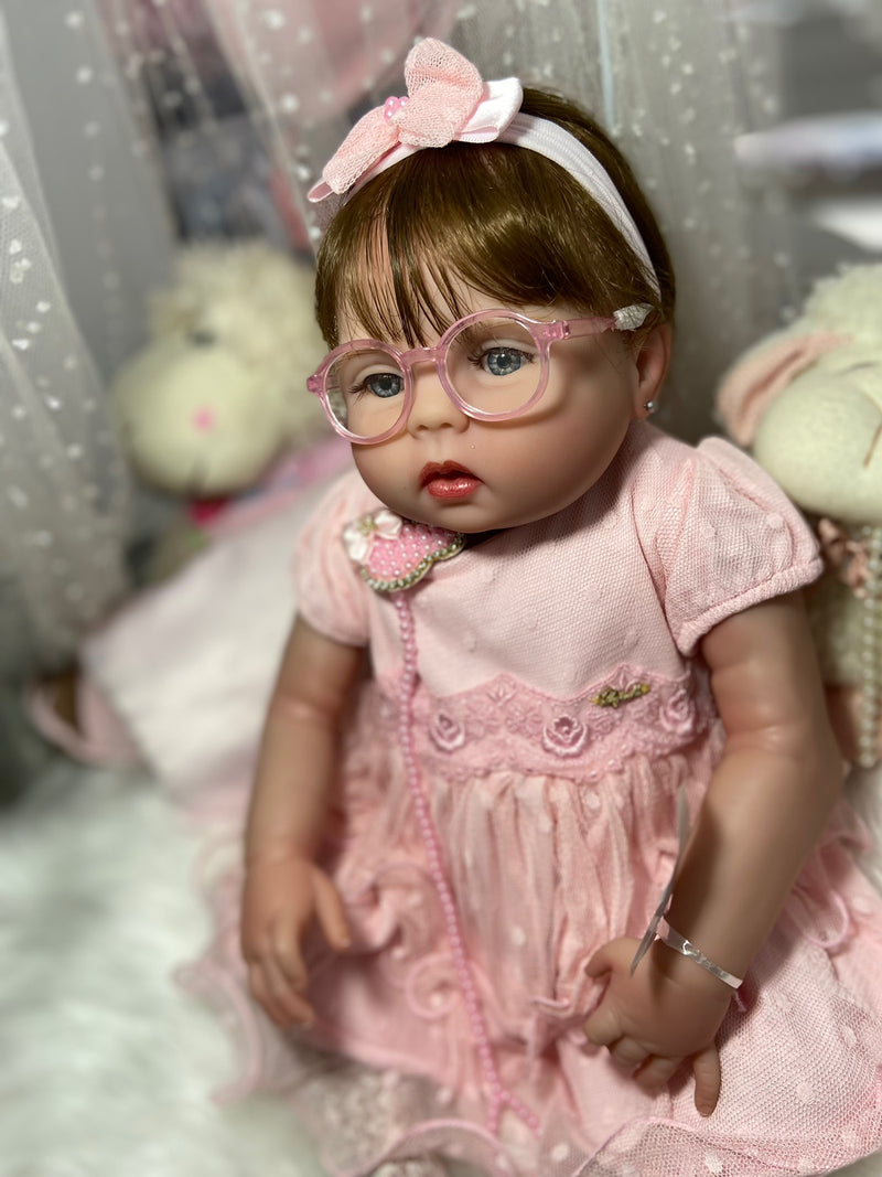 Bebê Reborn Maria Clara de Oculos Lançamento 2024+ Enxoval de brinde+ 6X sem juros+ Frete Grátis